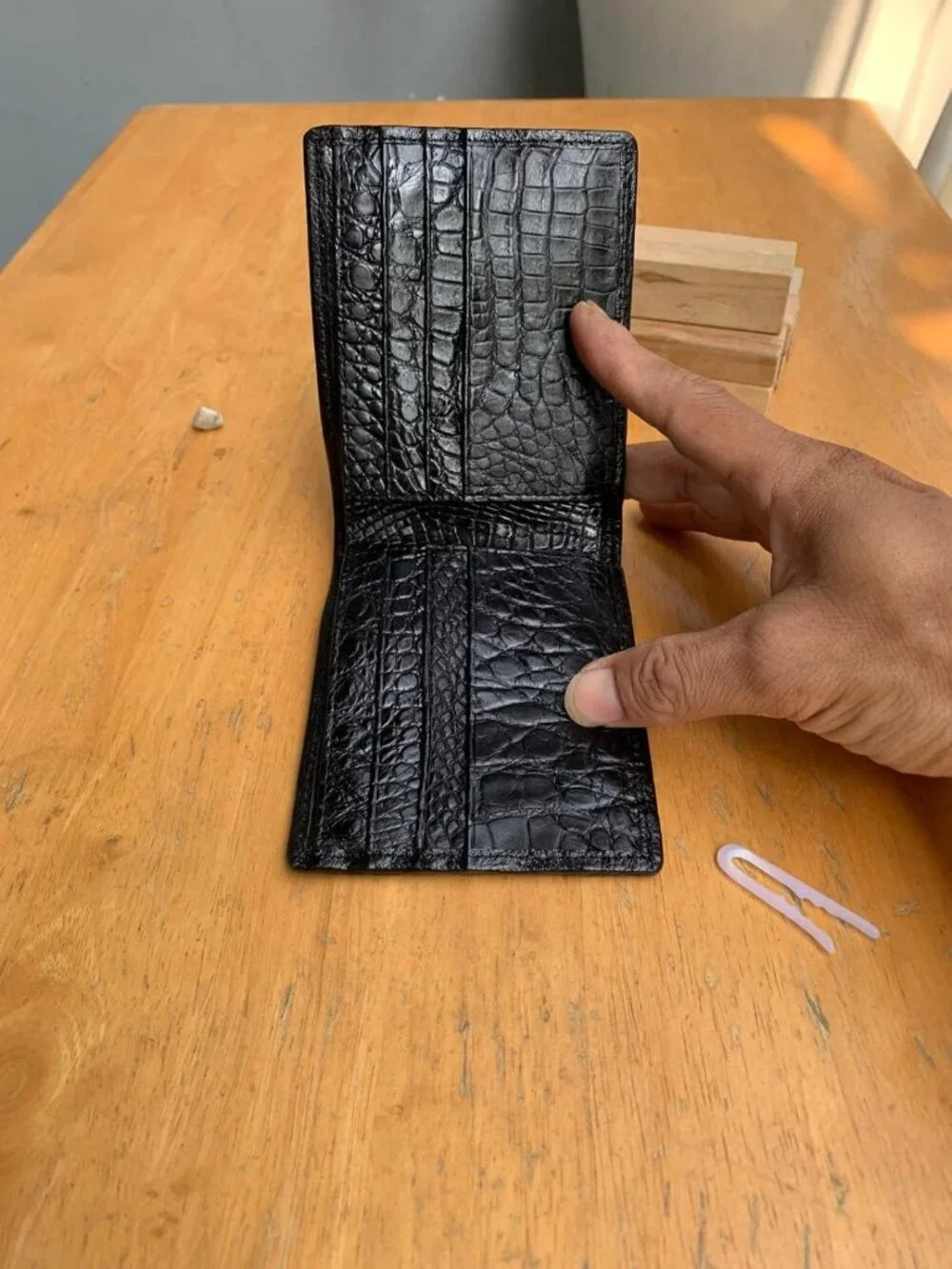 Genuine Alligator Bifold Wallet for Men - Real Crocodile Leather, Black Hornback